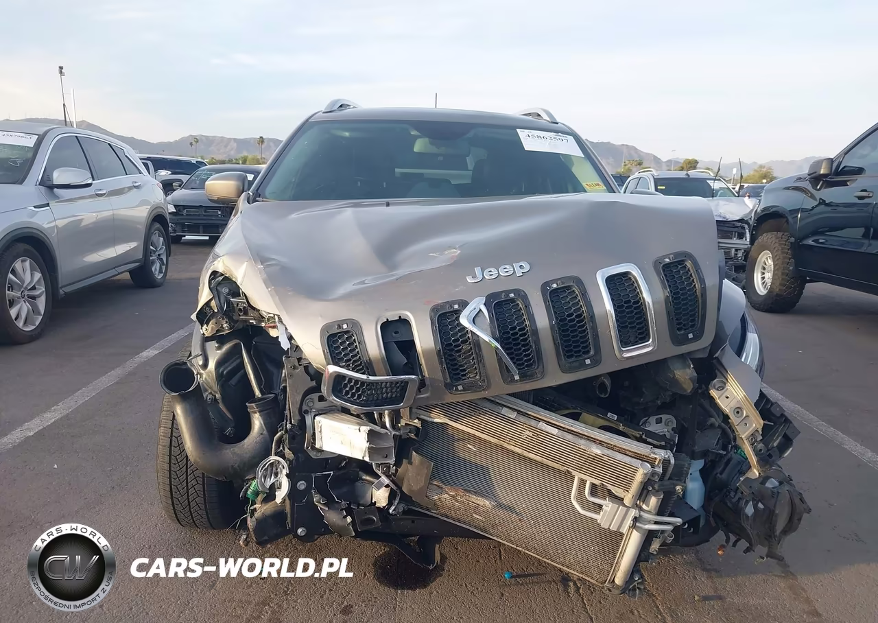 2018 Jeep Cherokee Latitude Plus 4X4 VIN:1C4PJMLX7JD578103 - 6