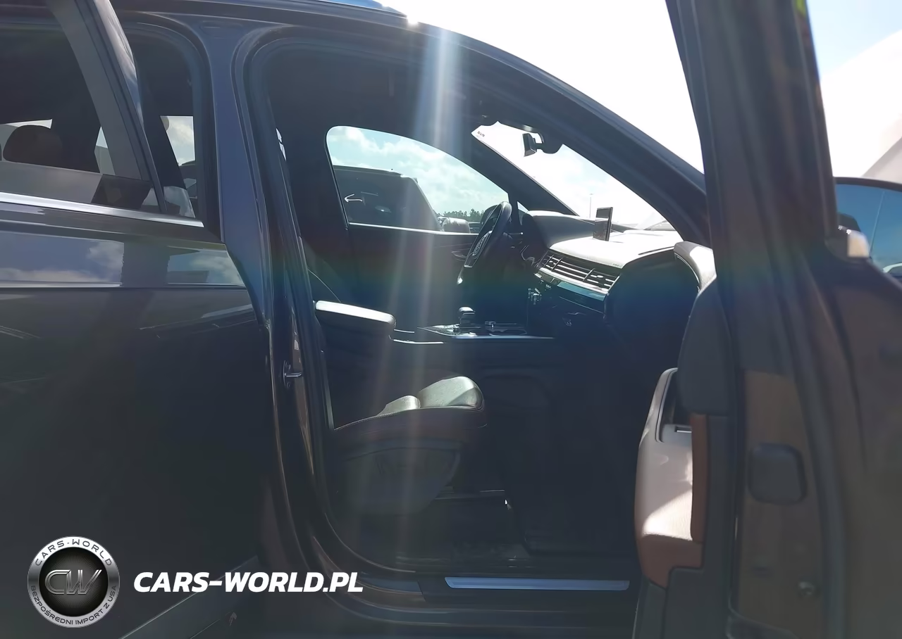 2017 Audi Q7 3.0T Premium VIN:WA1LAAF70HD026052 - 5