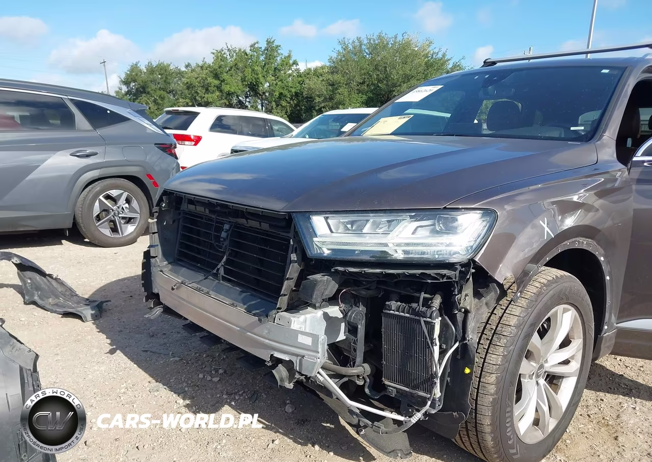 2017 Audi Q7 3.0T Premium VIN:WA1LAAF70HD026052 - 6