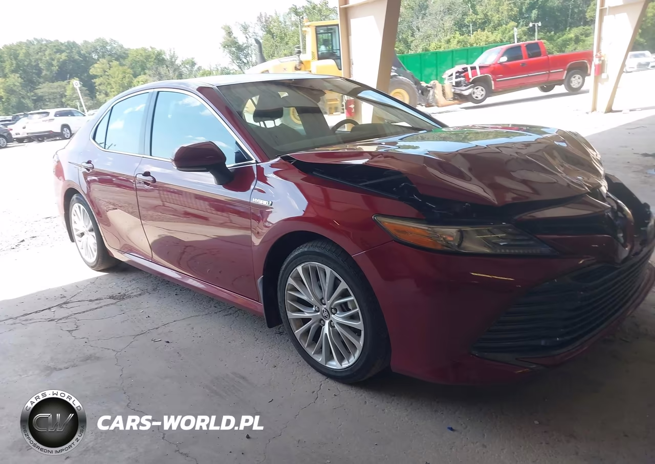2020 Toyota Camry Hybrid Xle