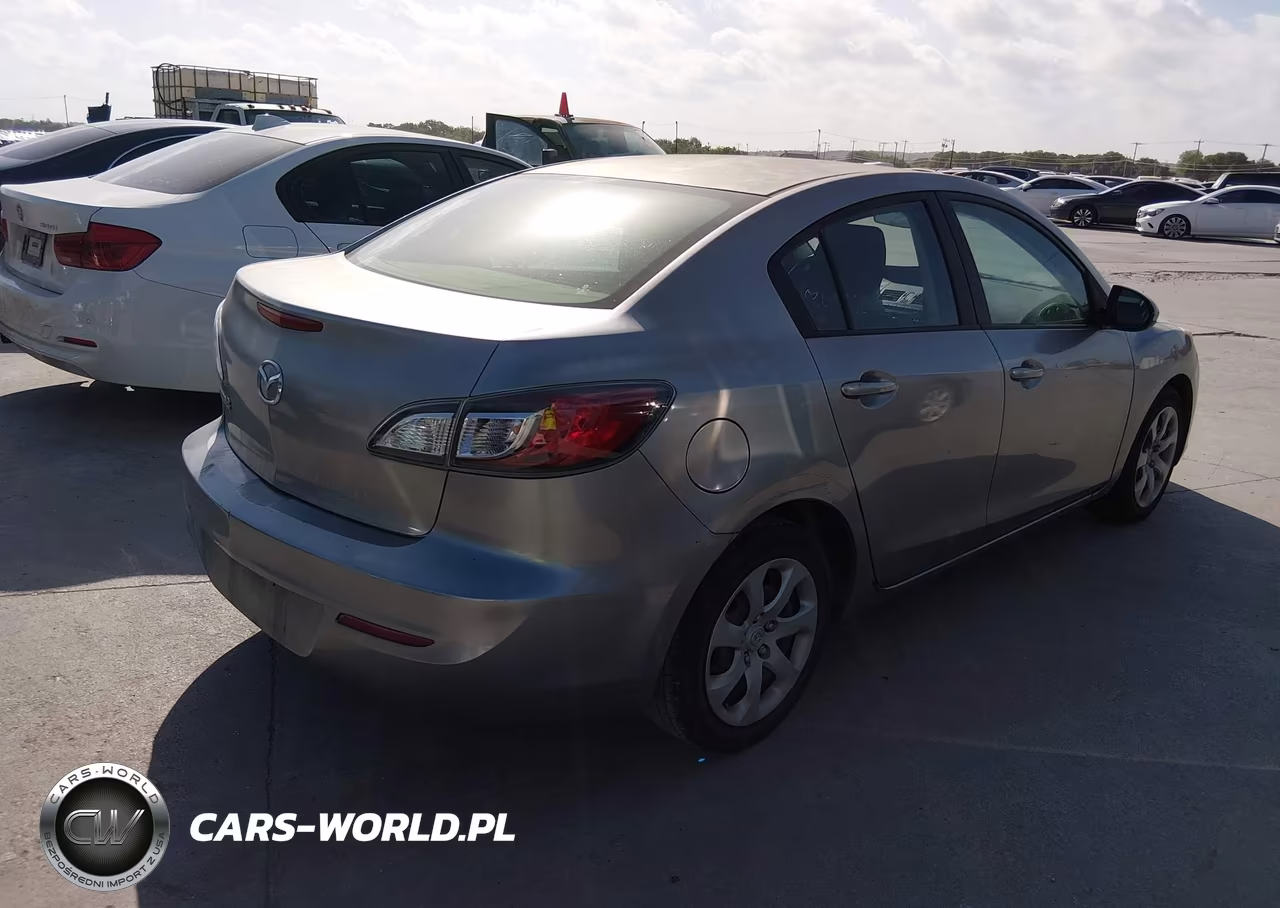 2012 Mazda Mazda3 I Sport VIN:JM1BL1UG4C1572958 - 4