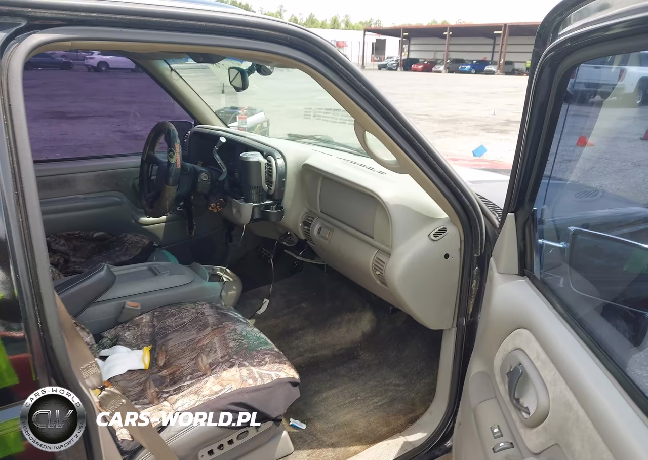 2000 Chevrolet Tahoe Limited VIN:1GNEC13R8YR185670 - 5