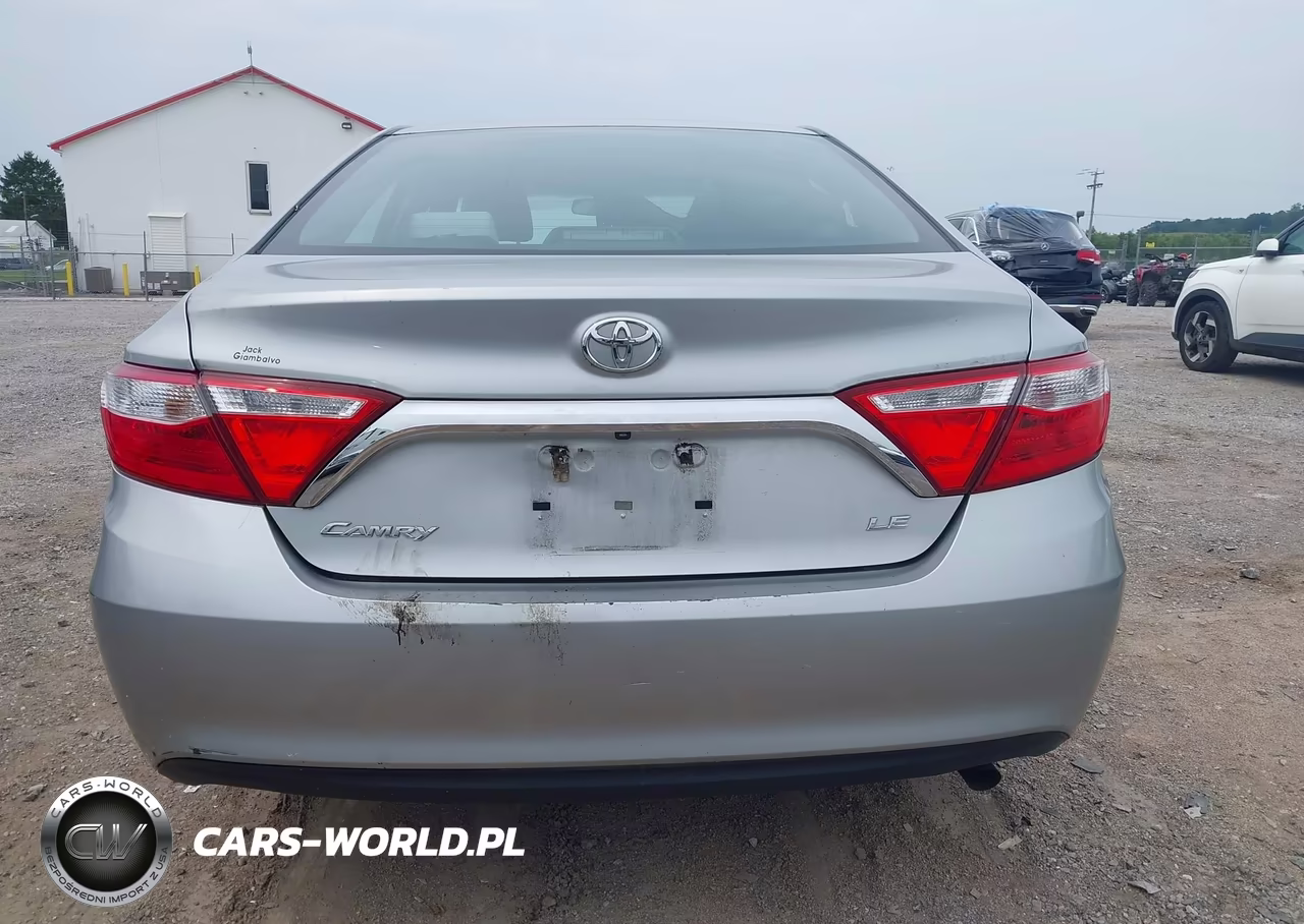 2015 Toyota Camry Le VIN:4T1BF1FK1FU915605 - 16