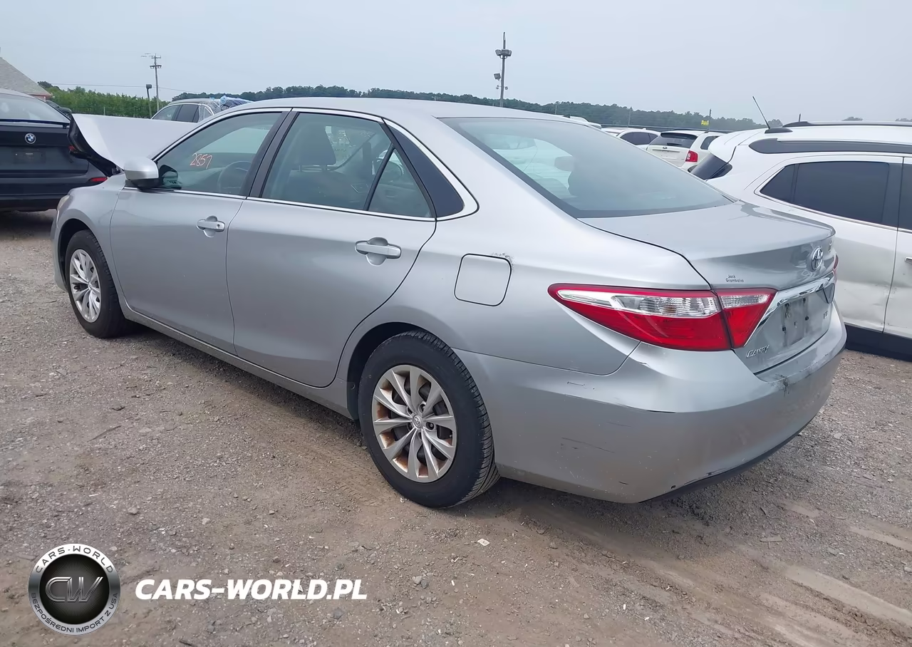 2015 Toyota Camry Le VIN:4T1BF1FK1FU915605 - 3