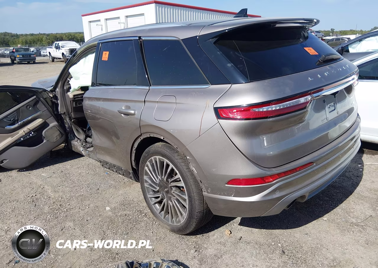 2020 Lincoln Corsair Reserve VIN:5LMCJ2C96LUL06478 - 3