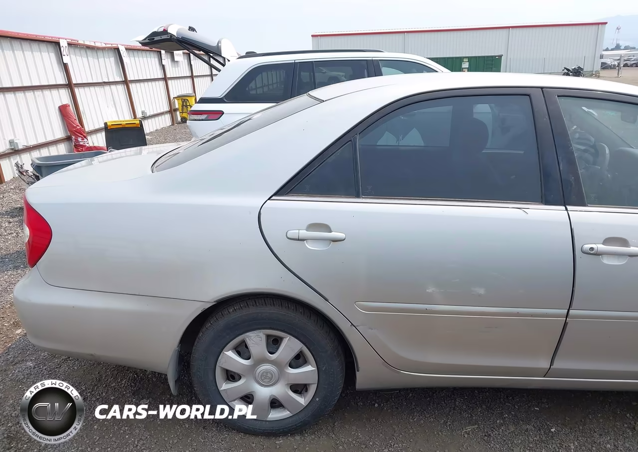 2002 Toyota Camry Le VIN:4T1BE32K52U104338 - 15