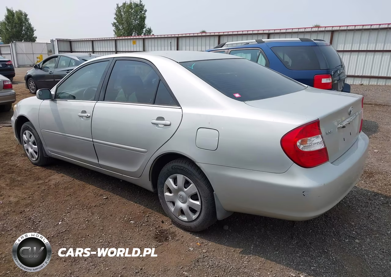 2002 Toyota Camry Le VIN:4T1BE32K52U104338 - 3