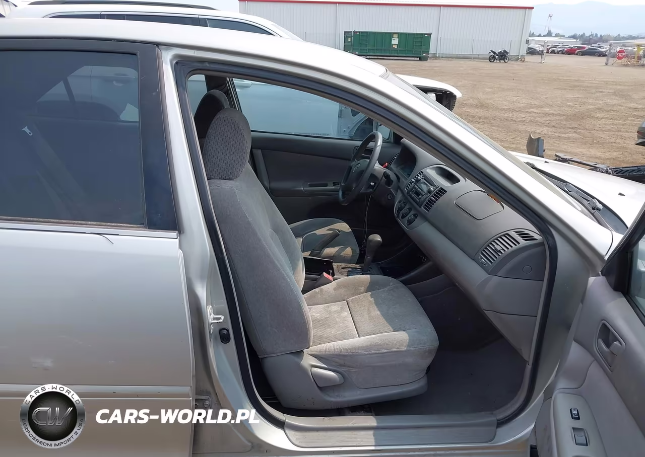 2002 Toyota Camry Le VIN:4T1BE32K52U104338 - 5