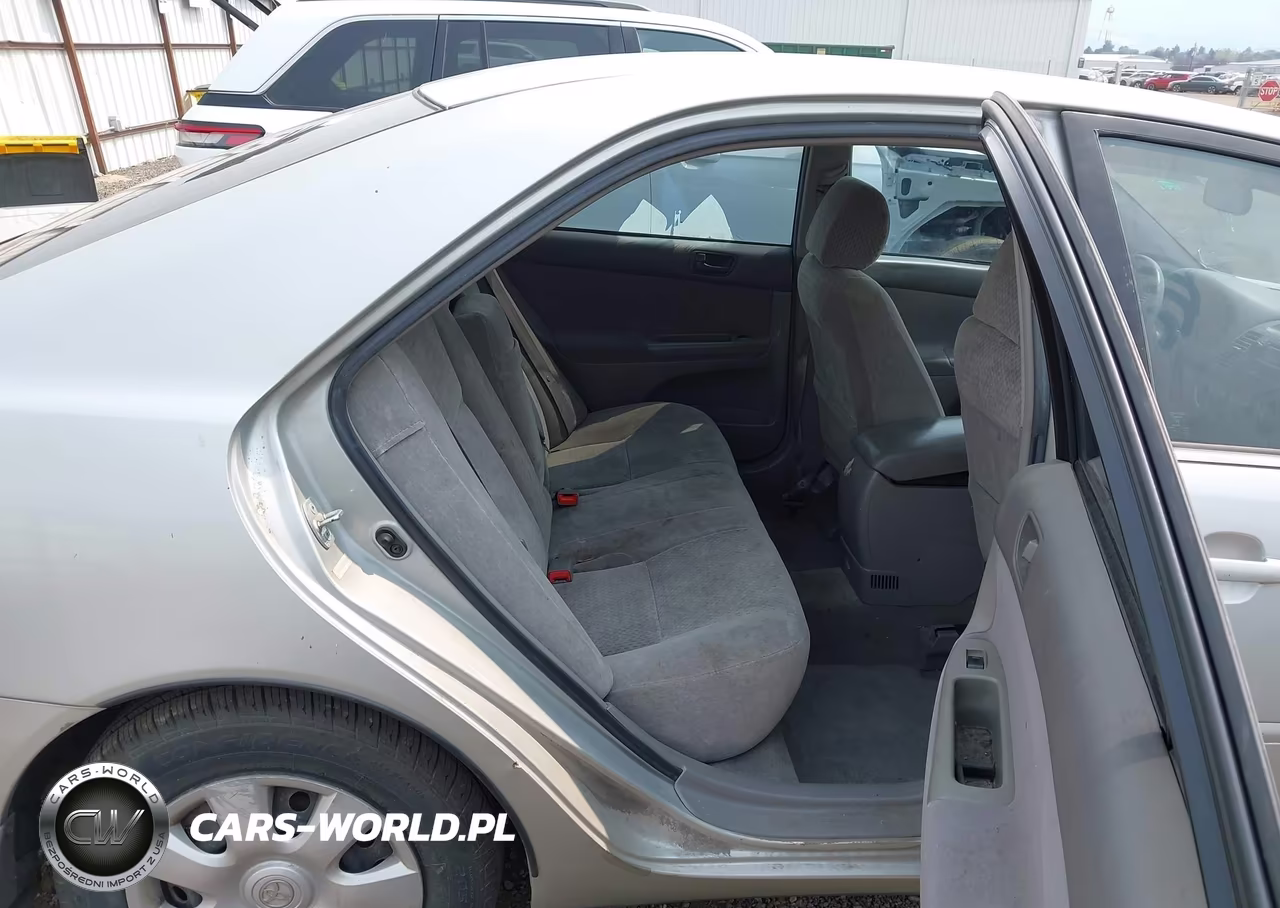 2002 Toyota Camry Le VIN:4T1BE32K52U104338 - 8