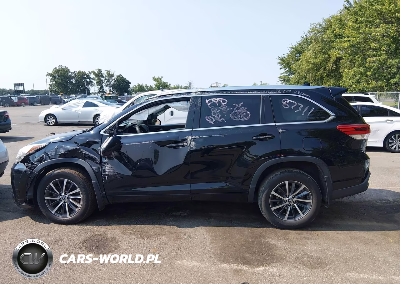 2018 Toyota Highlander Xle VIN:5TDJZRFH8JS887311 - 14