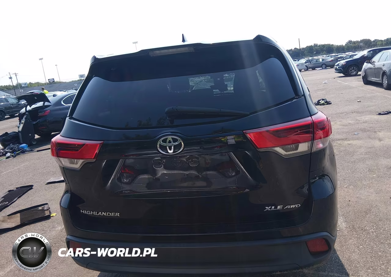 2018 Toyota Highlander Xle VIN:5TDJZRFH8JS887311 - 16