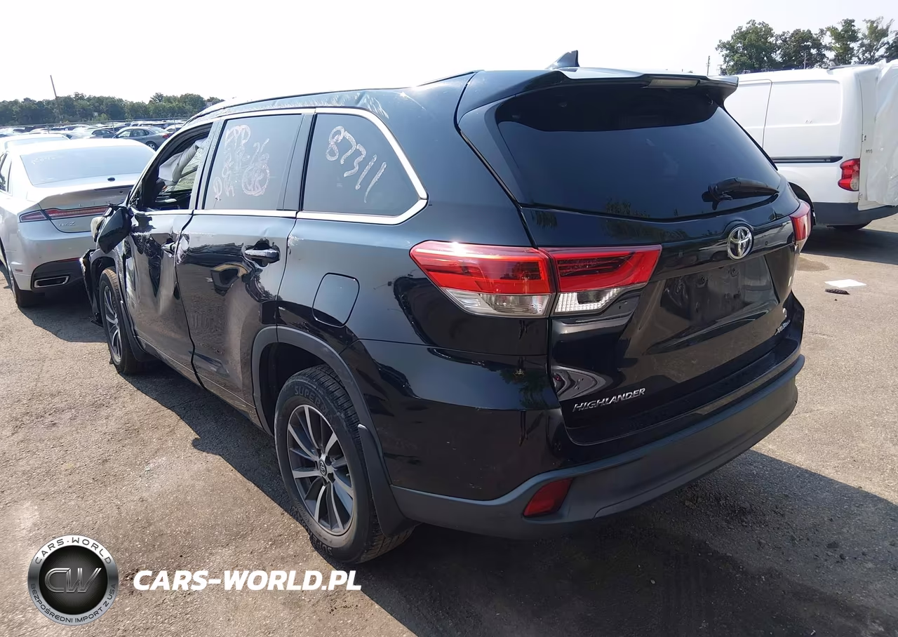 2018 Toyota Highlander Xle VIN:5TDJZRFH8JS887311 - 3