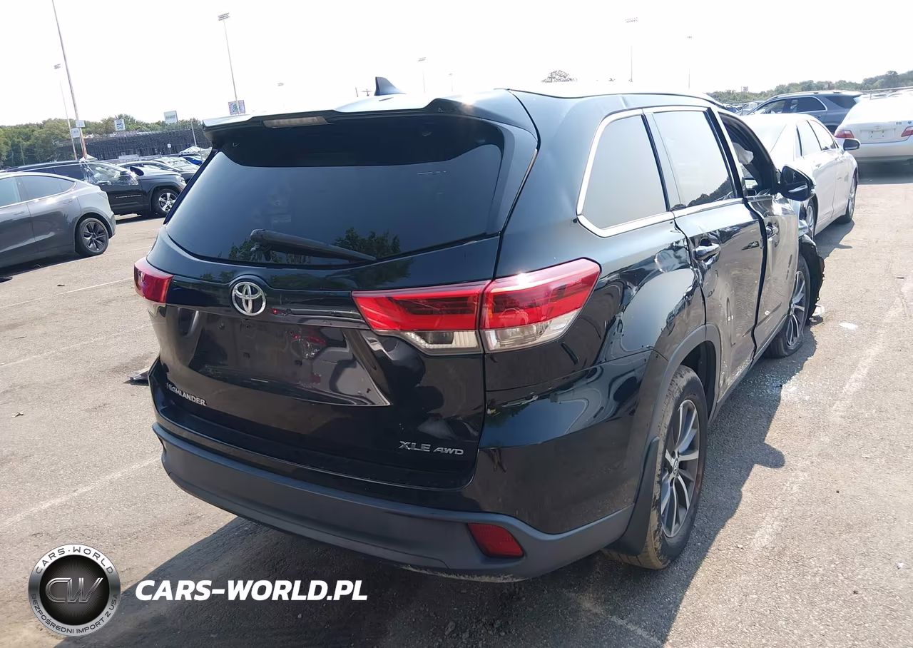 2018 Toyota Highlander Xle VIN:5TDJZRFH8JS887311 - 4