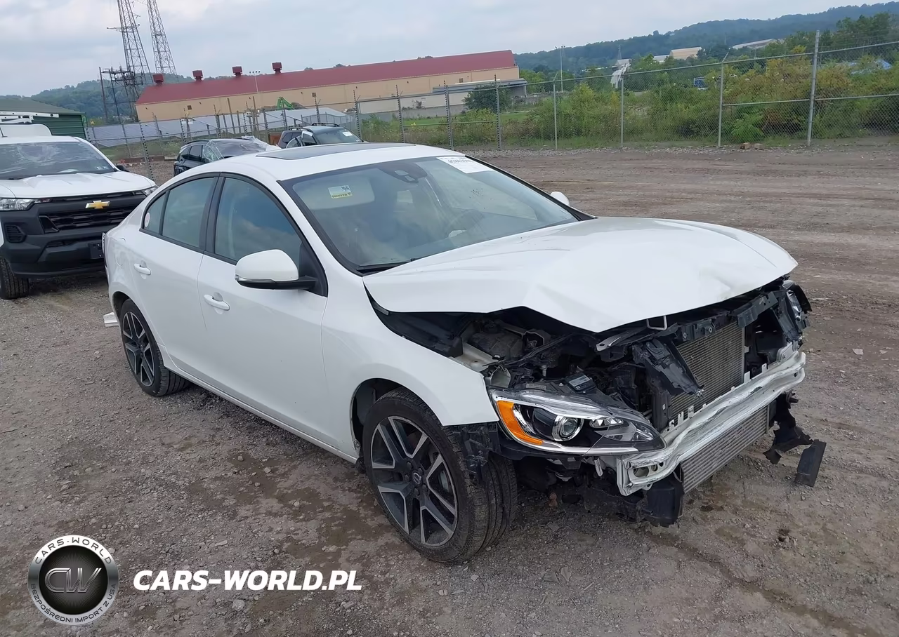 2017 Volvo S60 T5 Dynamic – zdjęcie 1 z 17