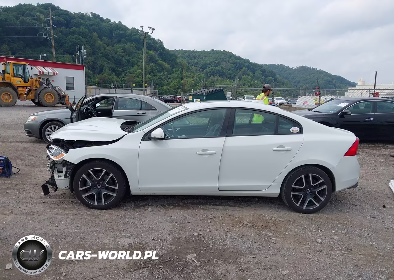 2017 Volvo S60 T5 Dynamic VIN:YV140MTL9H2420364 - 15