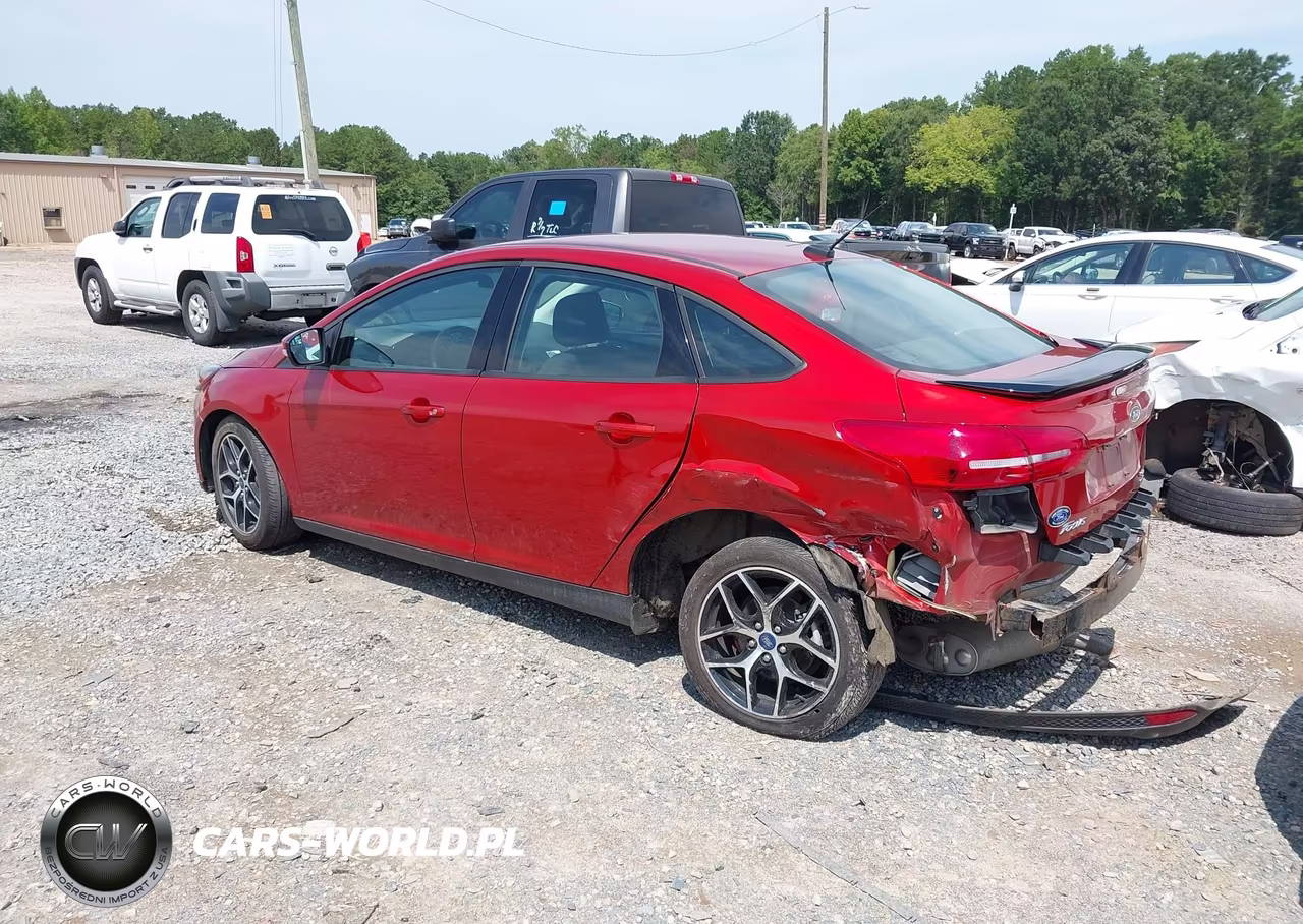 2018 Ford Focus Se VIN:1FADP3FE6JL310533 - 3