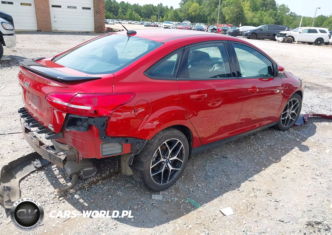 2018 Ford Focus Se VIN:1FADP3FE6JL310533 - 4