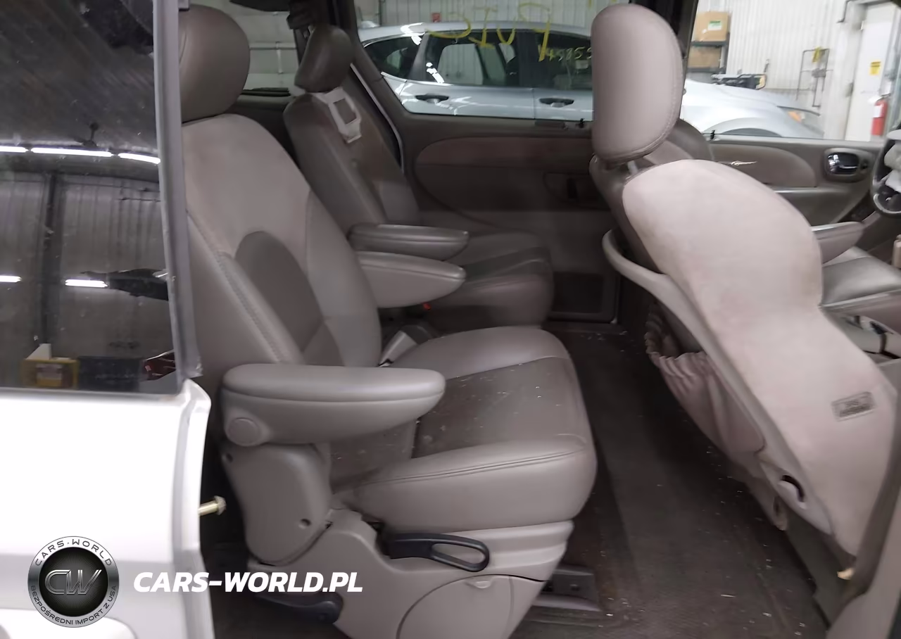2003 Chrysler Town & Country Limited VIN:2C8GP64L43R362603 - 8