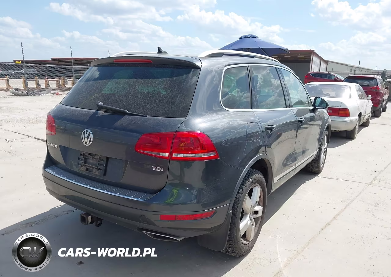 2012 Volkswagen Touareg Tdi Lux VIN:WVGEK9BP7CD008989 - 4