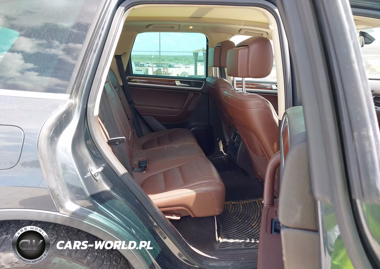 2012 Volkswagen Touareg Tdi Lux VIN:WVGEK9BP7CD008989 - 8