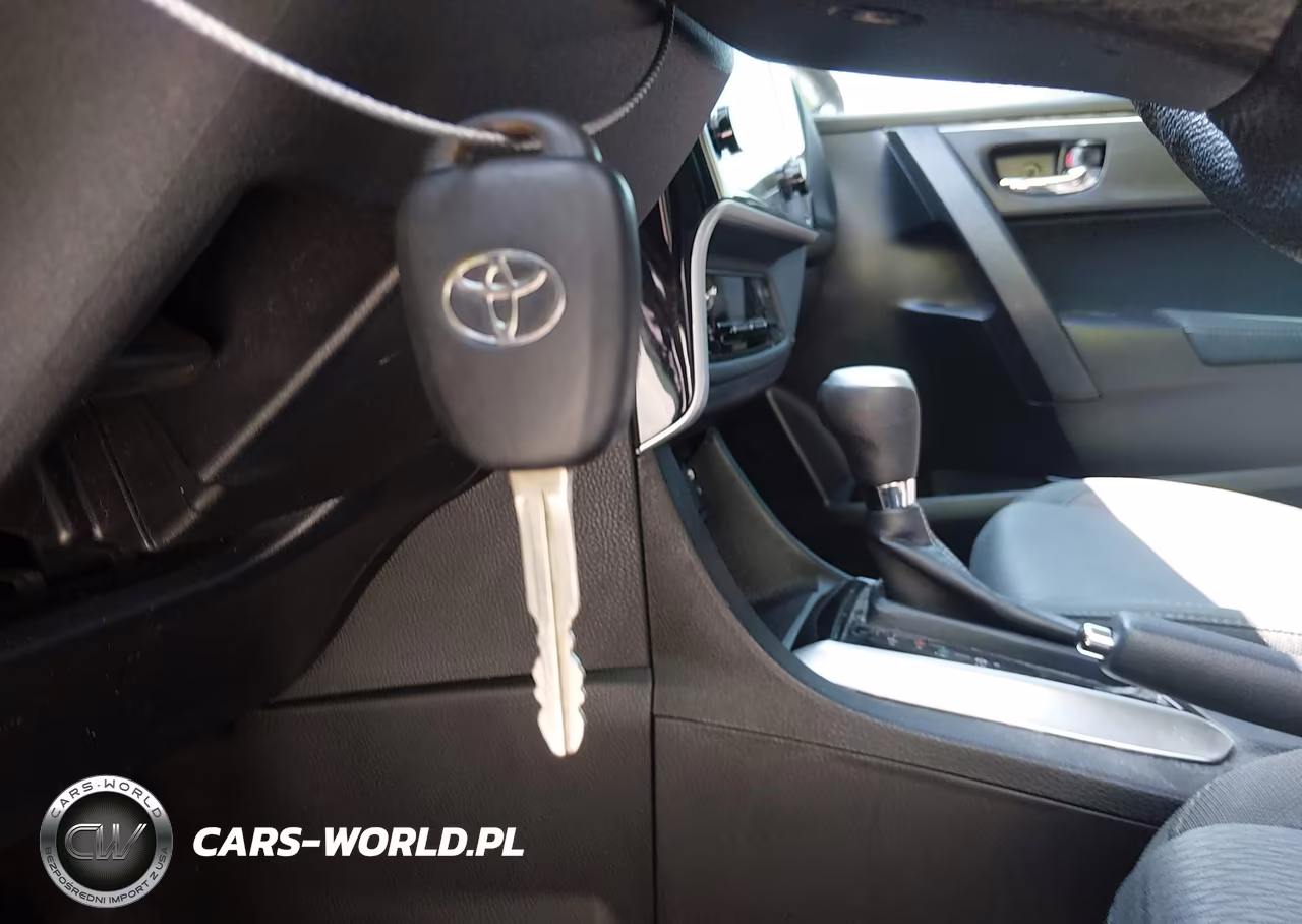 2018 Toyota Corolla Le VIN:5YFBURHE2JP759290 - 11