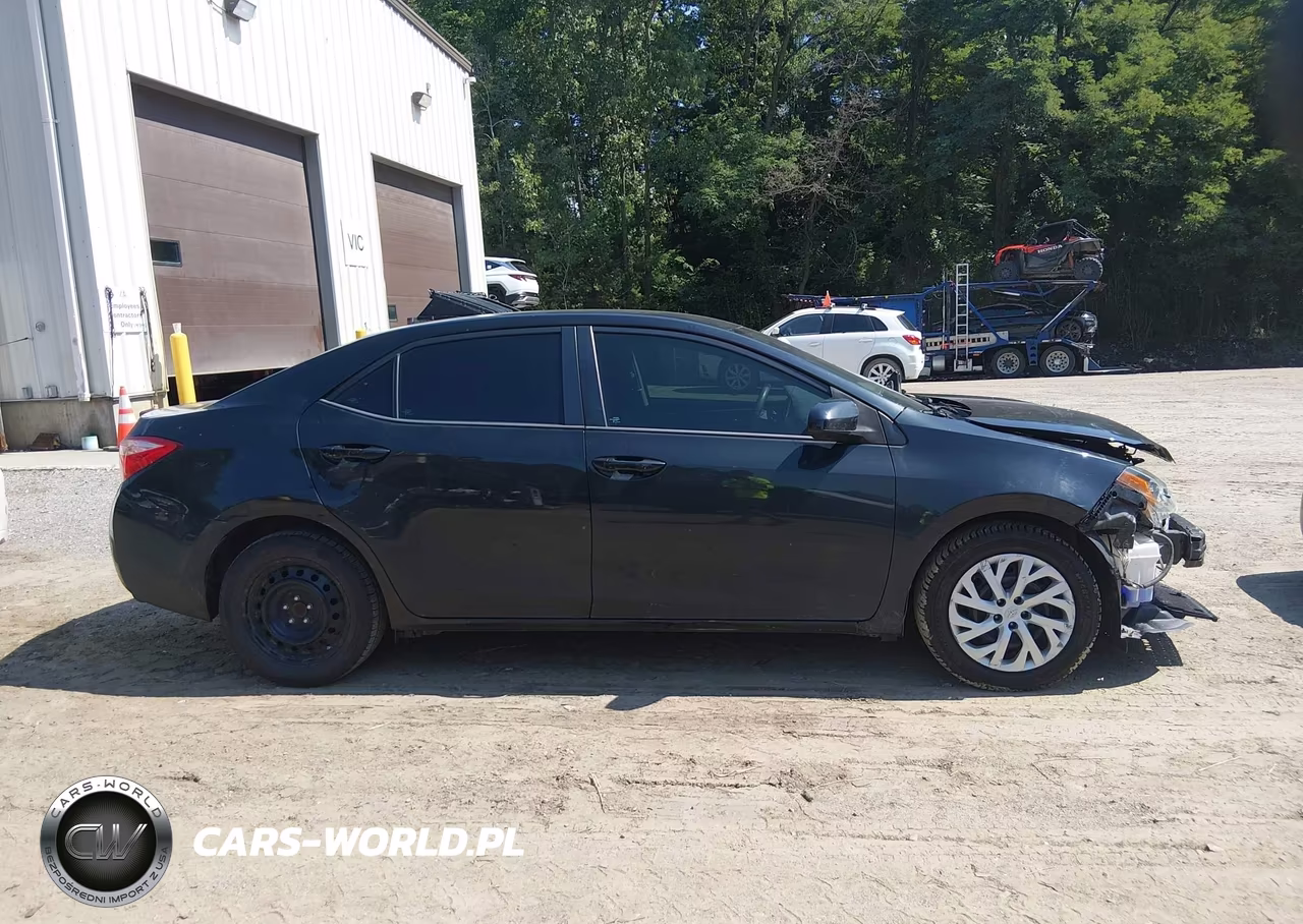 2018 Toyota Corolla Le VIN:5YFBURHE2JP759290 - 13