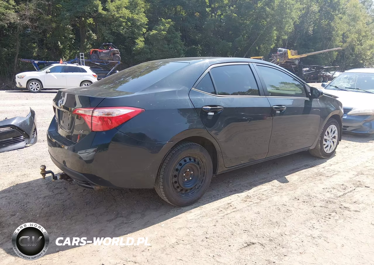 2018 Toyota Corolla Le VIN:5YFBURHE2JP759290 - 4