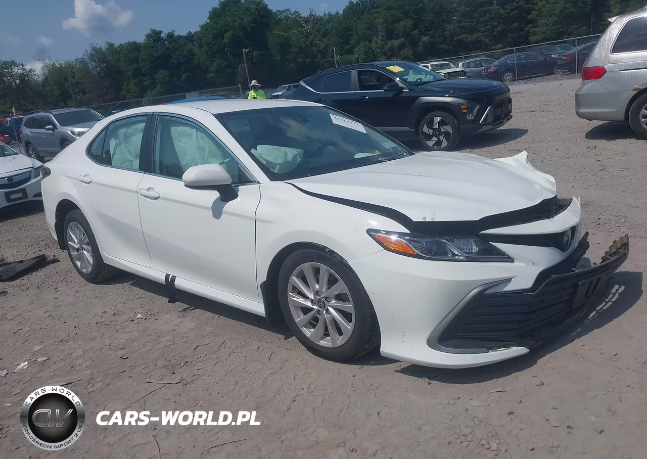 2023 Toyota Camry Le – zdjęcie 1 z 16