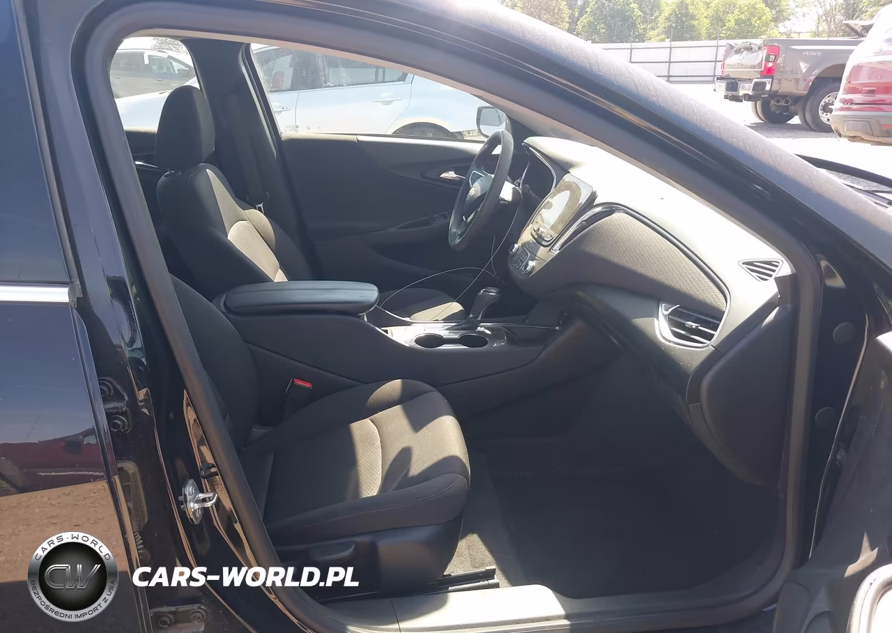 2019 Chevrolet Malibu Lt VIN:1G1ZD5ST8KF111551 - 5