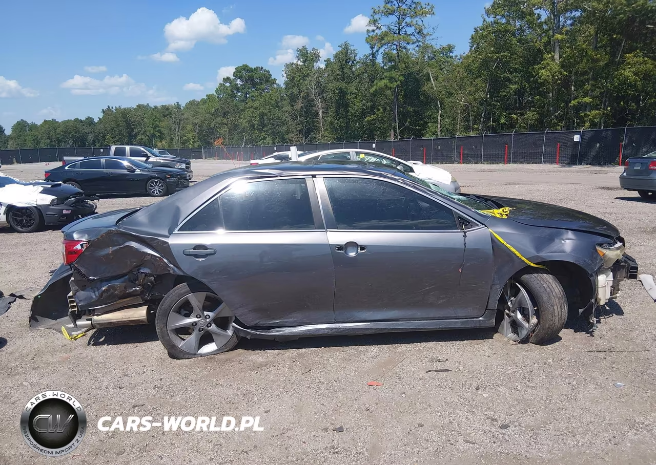 2014 Toyota Camry Se Sport VIN:4T1BF1FK7EU442517 - 13