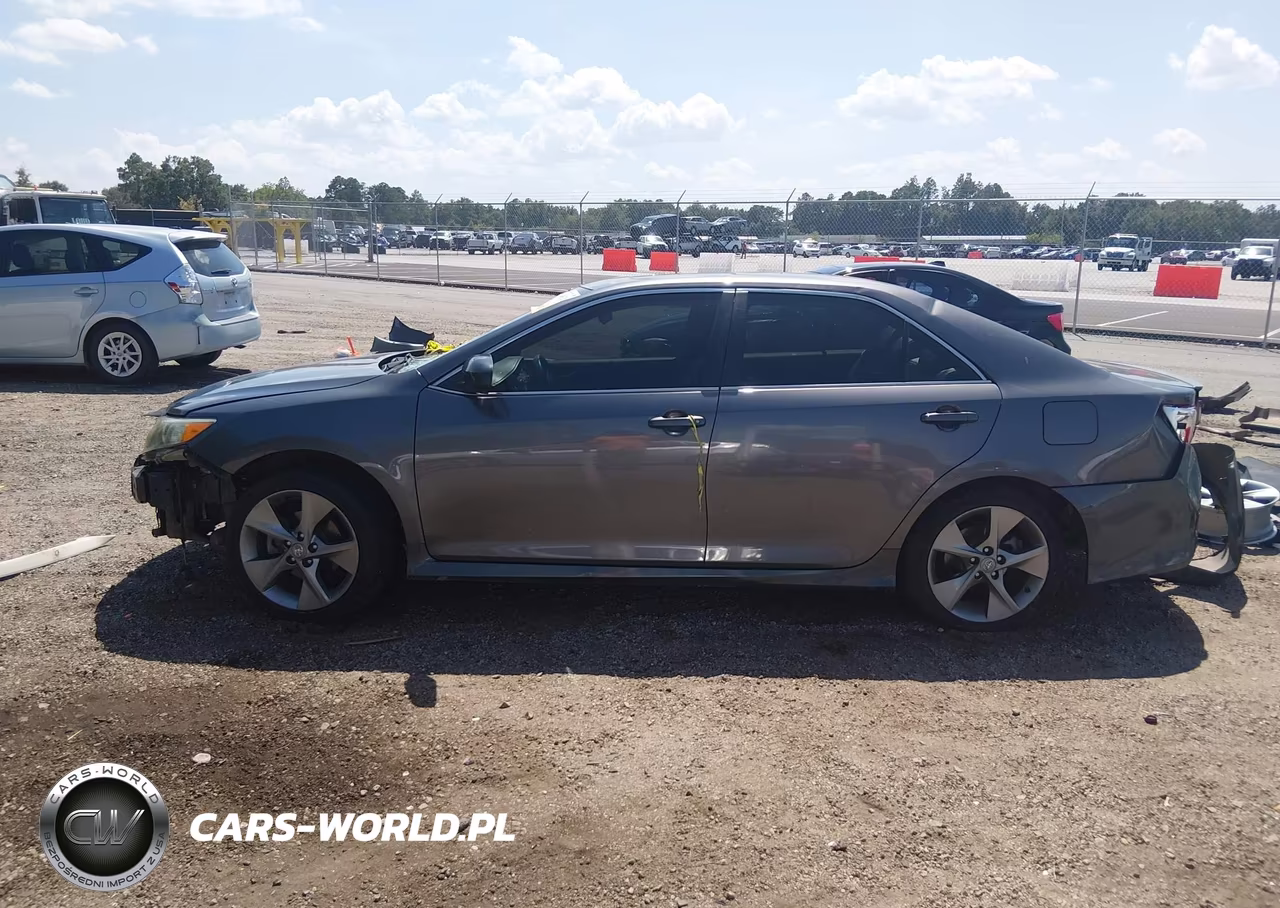 2014 Toyota Camry Se Sport VIN:4T1BF1FK7EU442517 - 14