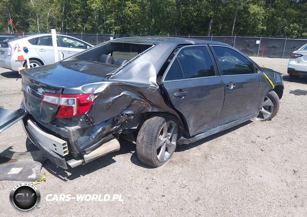2014 Toyota Camry Se Sport VIN:4T1BF1FK7EU442517 - 4
