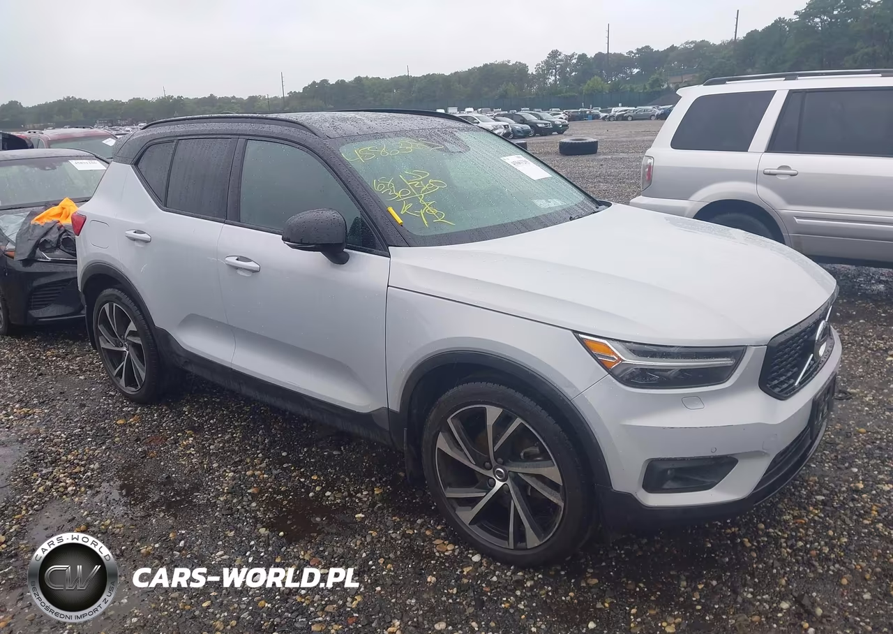 2022 Volvo Xc40 T5 R-Design – zdjęcie 1 z 17