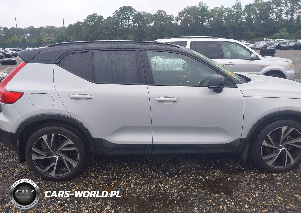 2022 Volvo Xc40 T5 R-Design VIN:YV4162UM6N2719693 - 13