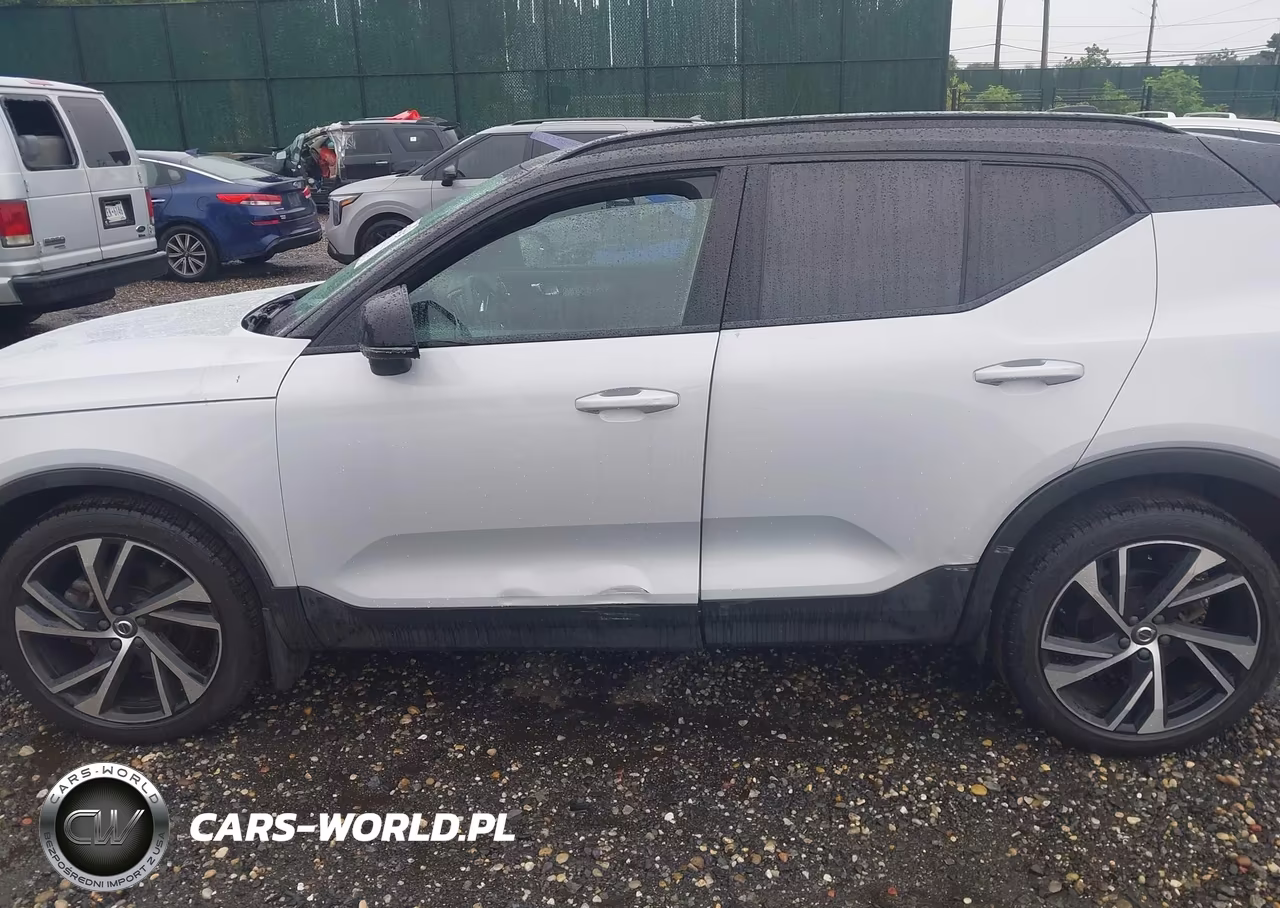 2022 Volvo Xc40 T5 R-Design VIN:YV4162UM6N2719693 - 14