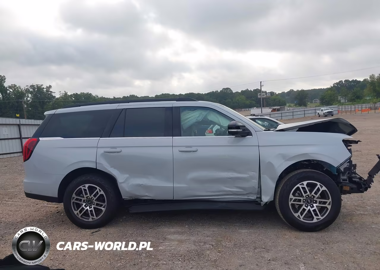 2025 Ford Expedition Active VIN:1FMJU1J8XSEA44561 - 13