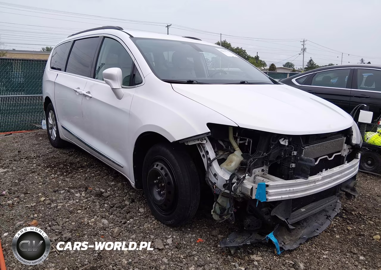 2017 Chrysler Pacifica Touring-L