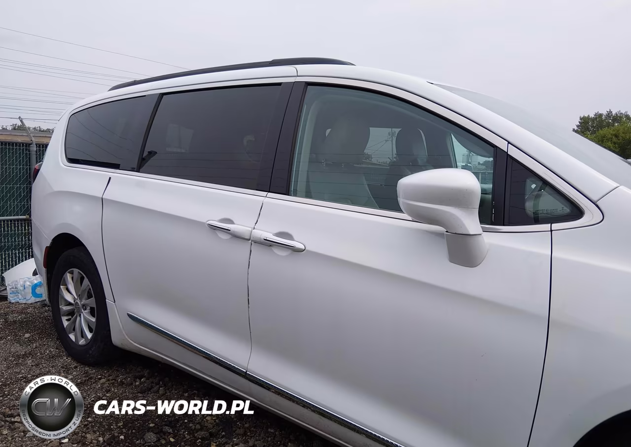2017 Chrysler Pacifica Touring-L VIN:2C4RC1BG2HR569139 - 14