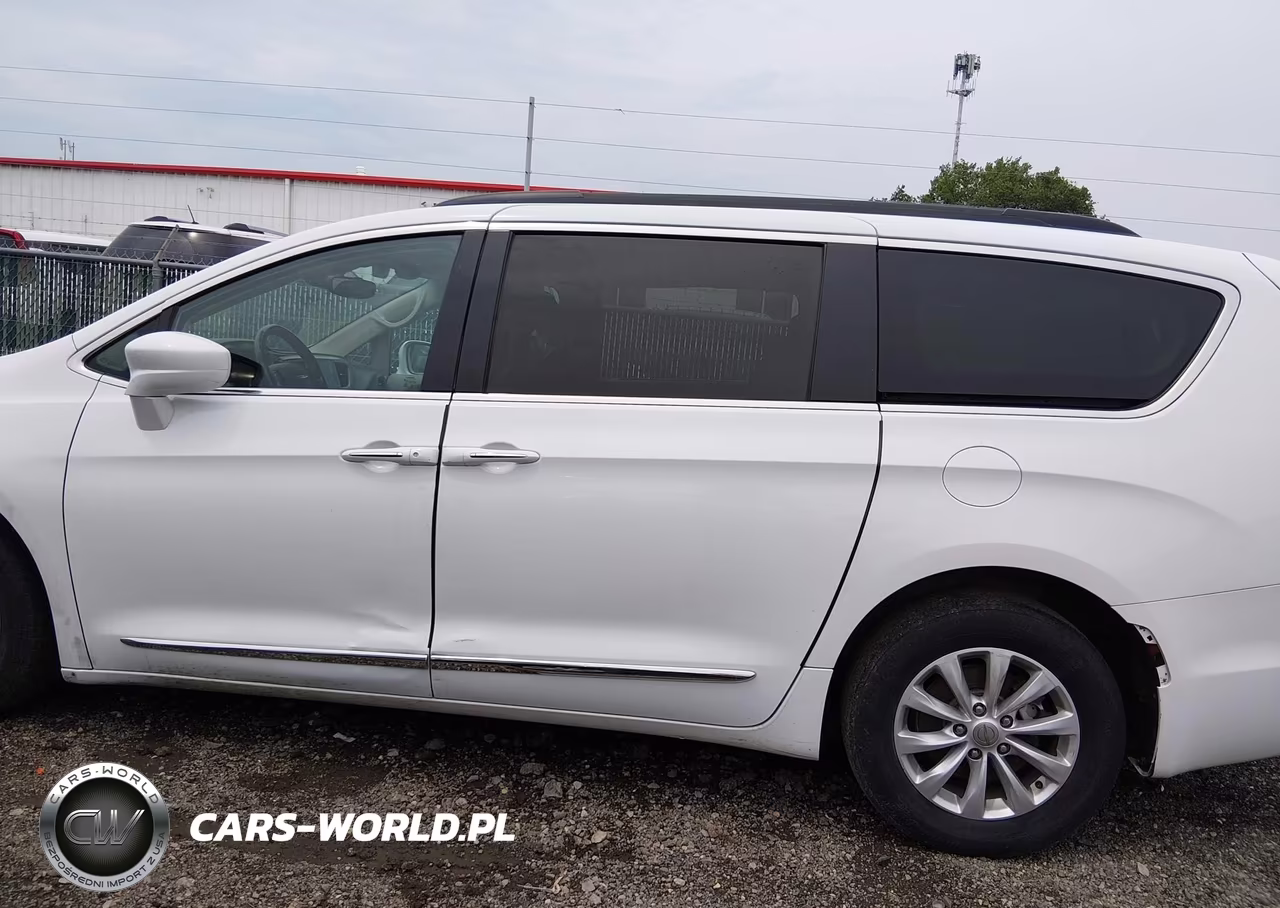 2017 Chrysler Pacifica Touring-L VIN:2C4RC1BG2HR569139 - 15