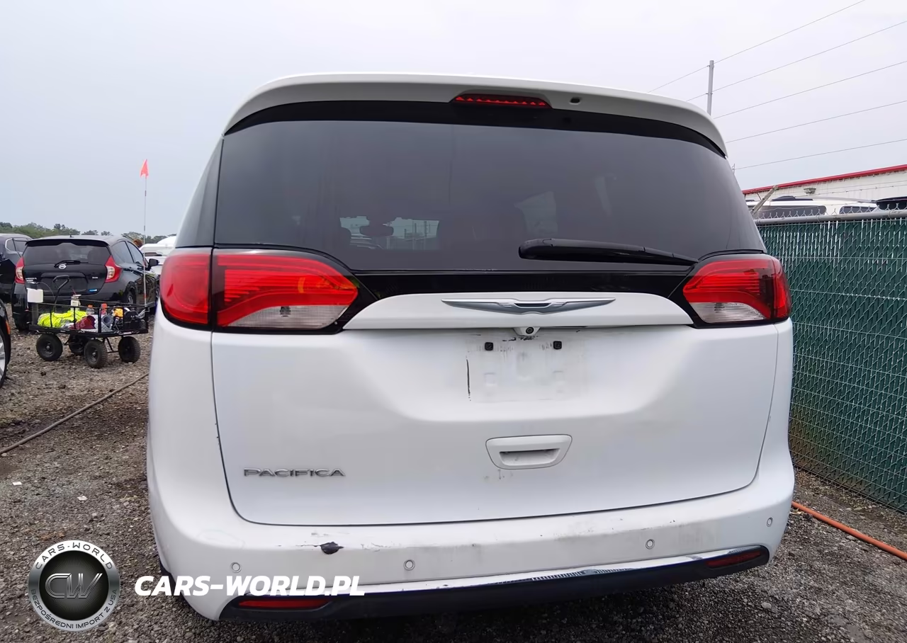 2017 Chrysler Pacifica Touring-L VIN:2C4RC1BG2HR569139 - 17
