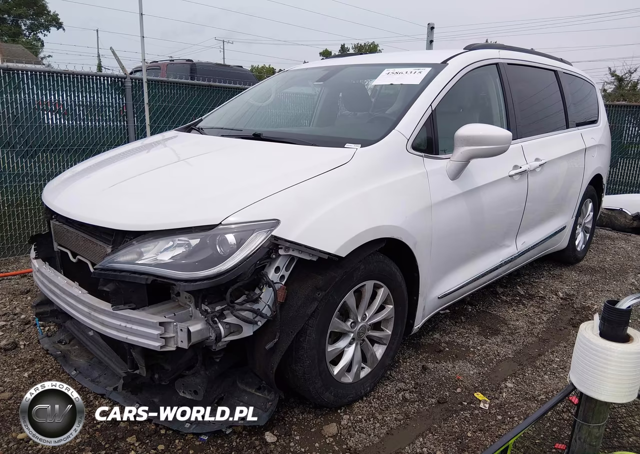 2017 Chrysler Pacifica Touring-L VIN:2C4RC1BG2HR569139 - 2