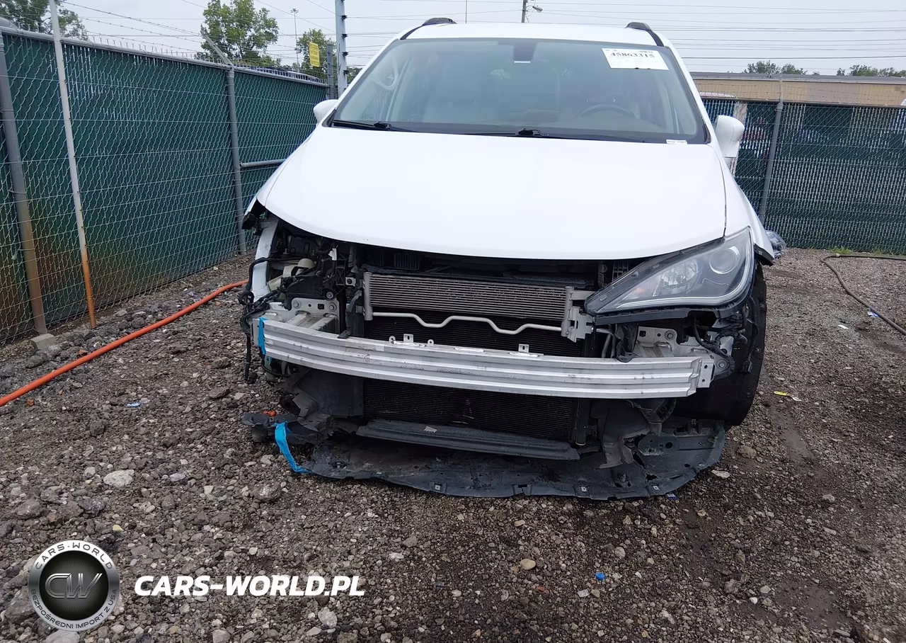 2017 Chrysler Pacifica Touring-L VIN:2C4RC1BG2HR569139 - 6