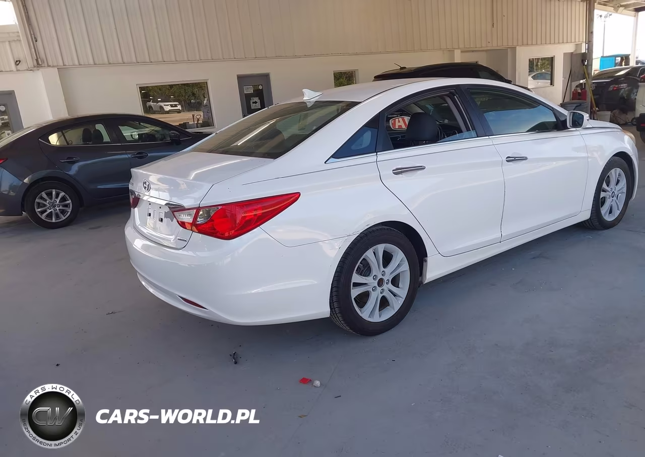 2011 Hyundai Sonata Limited VIN:5NPEC4ACXBH150846 - 4
