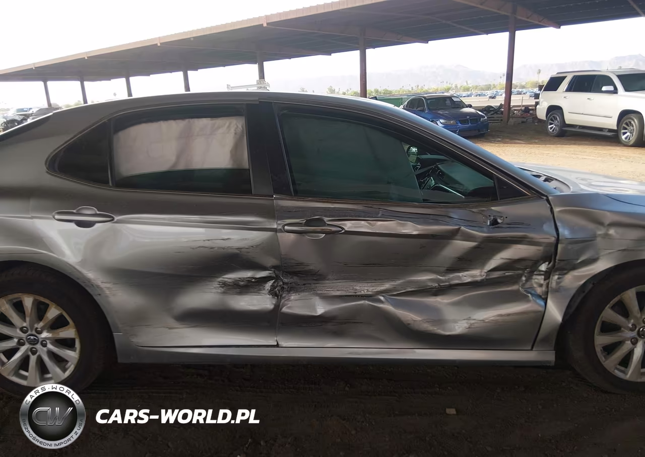 2018 Toyota Camry Le VIN:4T1B11HK0JU092380 - 13