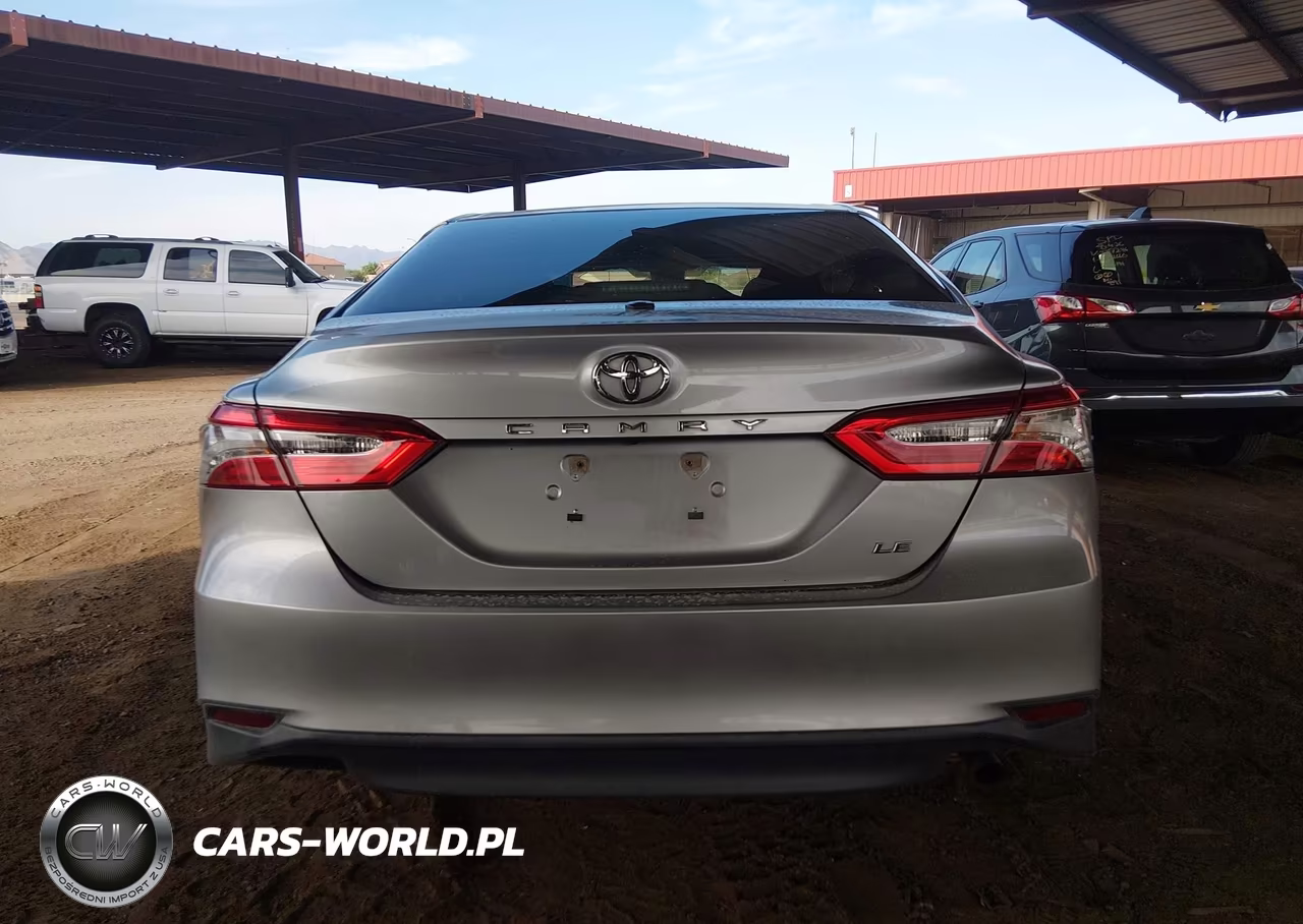2018 Toyota Camry Le VIN:4T1B11HK0JU092380 - 16