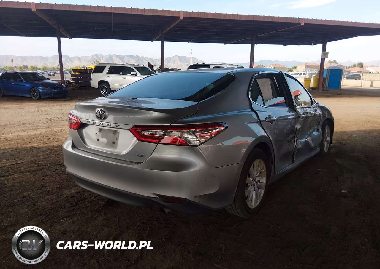 2018 Toyota Camry Le VIN:4T1B11HK0JU092380 - 4