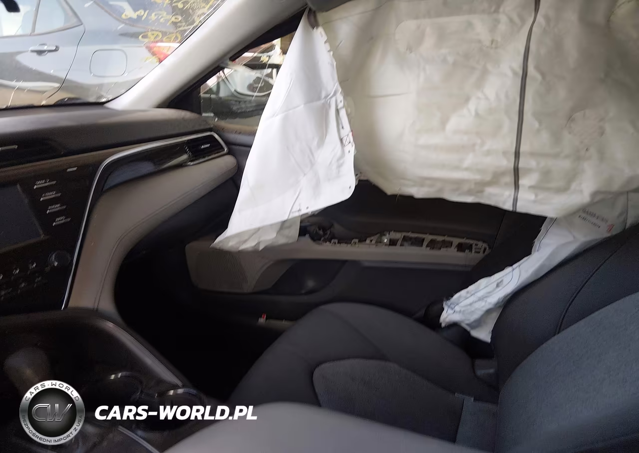 2018 Toyota Camry Le VIN:4T1B11HK0JU092380 - 5