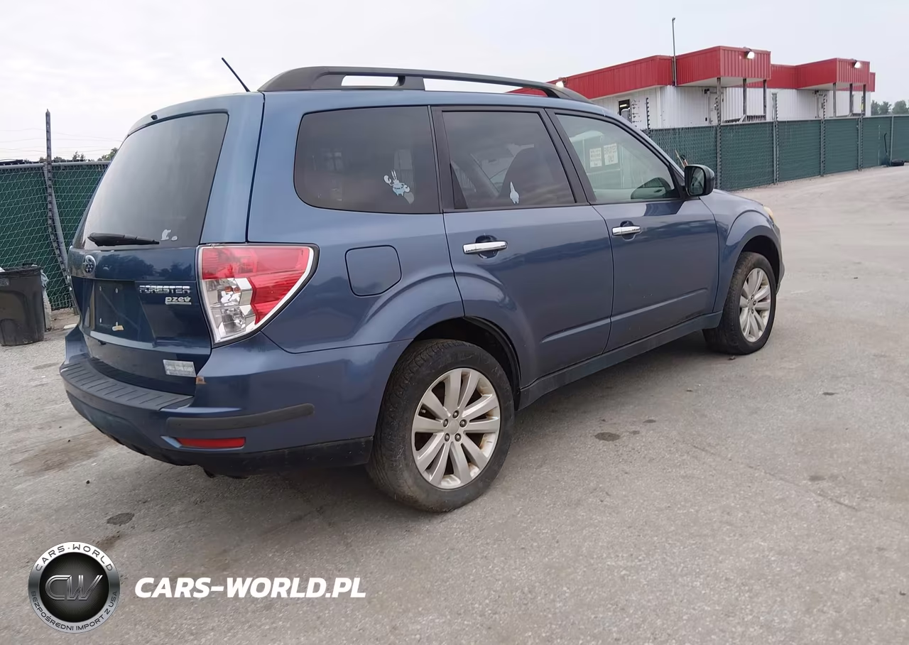 2013 Subaru Forester 2.5X Premium VIN:JF2SHADC2DH410982 - 4