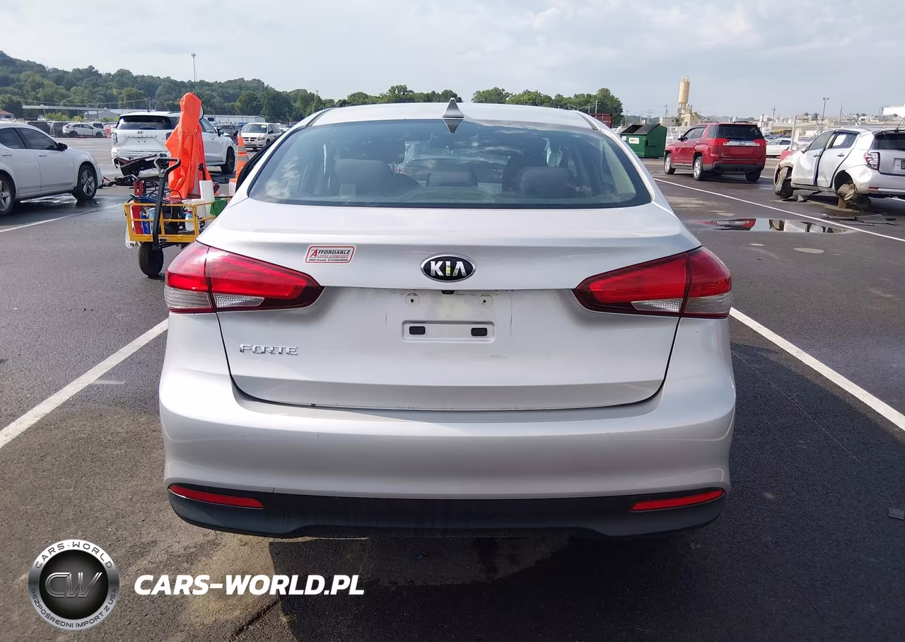 2018 Kia Forte Lx VIN:3KPFL4A71JE269069 - 17