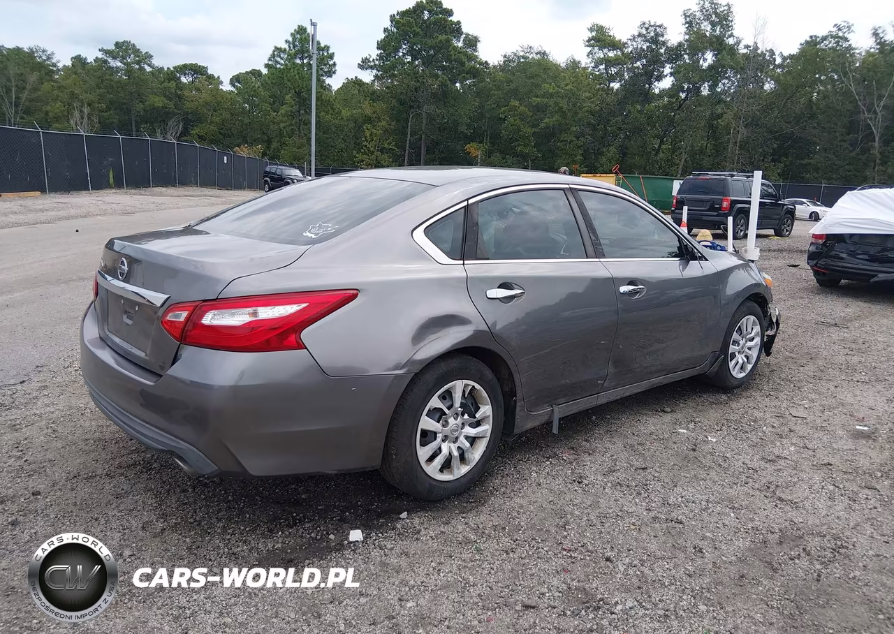2017 Nissan Altima 2.5 S VIN:1N4AL3AP1HC232082 - 4